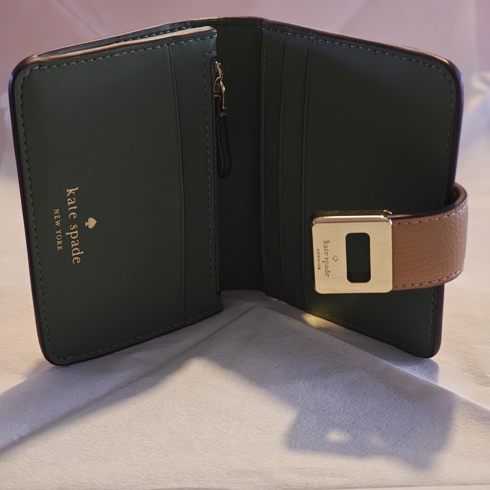Kate Spade Phoebe Tan Wallet with Gold Turn Lock Clasp With Card Slots - Picture 2 of 7